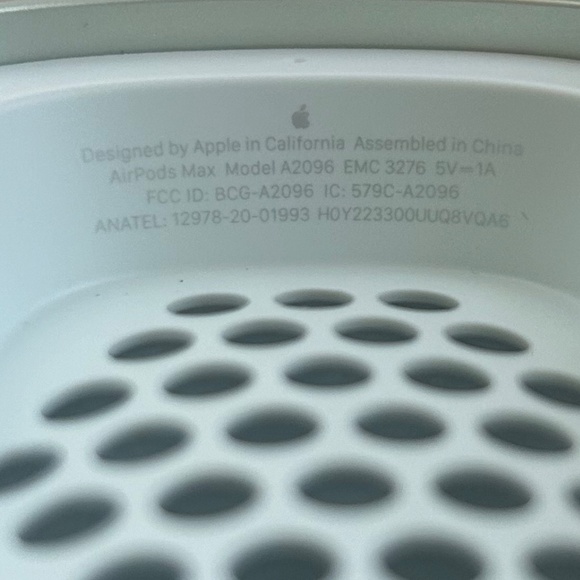 Apple AirPod maxes - Picture 5 of 5